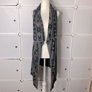 Forever 21 Gray & Black Aztec Tribal Print Sleeveless Cardigan One Size